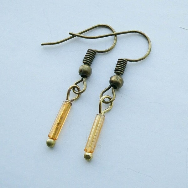 Unieke handgemaakte gerecyclede oranje oorbellen // gouden en bronzen oorbellen // gerecyclede oorbellen van oude sieraden