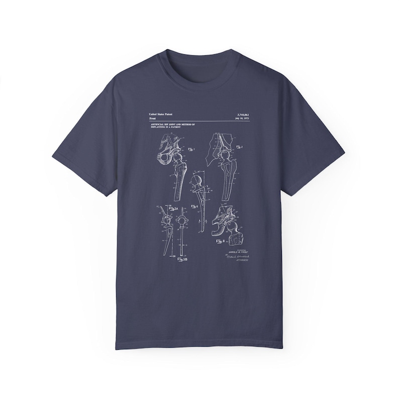 Künstliches Hüftdesign vom US Patentamt. T-Shirt Geschenk für Biotechniker, Biomechaniker, Orthopädischer Chirurg, Arzt, Biomedizinisch Bild 6