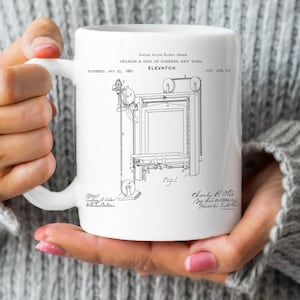 Taza original con diseño de ascensor: Dibujo histórico de patente - Regalo para arquitectos / Cerámica blanca / 325 ml o 444 ml. Diseño de Otis Engineering Art.