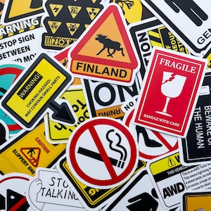 Pacote com 50 adesivos de advertência engraçados, adesivos de sinalização engraçados, adesivos de etiqueta de cuidado, adesivos à prova d'água para capacete, laptop, decoração de ambiente de trabalho