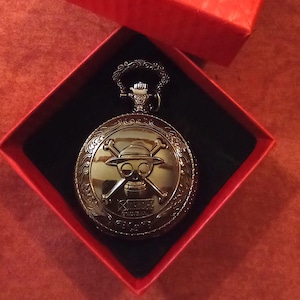 One Piece pocket watch for gifting or collecting. Luffy. Skull. Brook. Black.