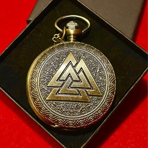Wikinger-Taschenuhr aus Walhalla. Valknut-Symbol. Einzigartiges Geschenk für Liebhaber der nordischen Mythologie.