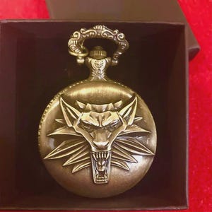 &quot;The Witcher&quot; Taschenuhr Wolfskopf Vintage Antik Gold
