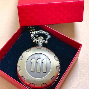 Une montre au design unique avec le numéro 111 de la série Fallout, parfaite à collectionner ou à offrir en cadeau.
