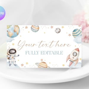 Modèle d'étiquette alimentaire modifiable dans l'espace, carte de lieu d'anniversaire voyage autour du soleil imprimable, carte de buffet de fête d'anniversaire premier premier anniversaire de l'espace AS1
