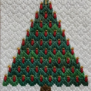 Christmas Candles - um gráfico de ponto de agulha para tela de 18 pt. Inclui instruções. Arquivo PDF para download.