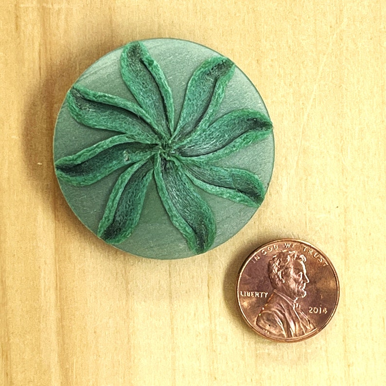 Vintage, Dimensional, 1 1/2 Green Plastic Button 1 Button Bild 4