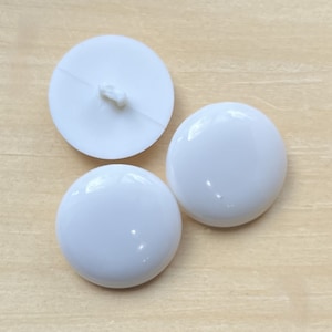 7/8&quot; (22mm) White Buttons, Plastic, Fabric Arts, Doll Making, Sewing Notions, Crafting - 3 Buttons