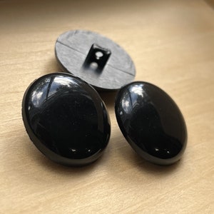 7/8&quot; (22mm) Black Buttons, Plastic, Fabric Arts, Doll Making, Sewing Notions, Crafting - 3 Buttons