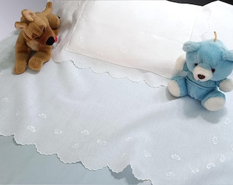 Hand-Embroidered Crib Sheet in Pure White Linen, 60 Count