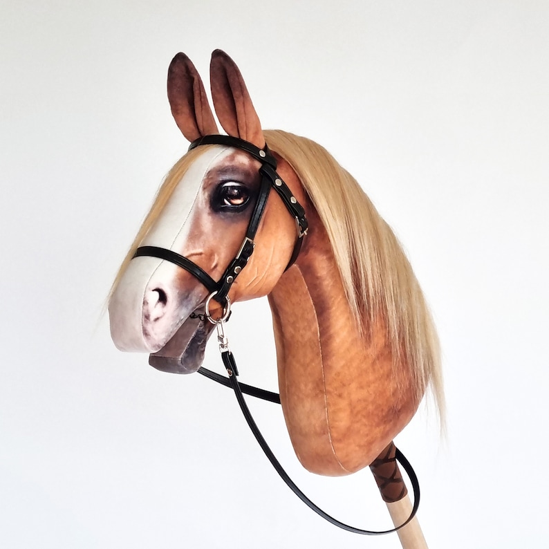 Realistic hobby horse, brown chestnut horse with white forehead, horse on a stick, ready to ship, A4 competition hobbyhorse zdjęcie 3