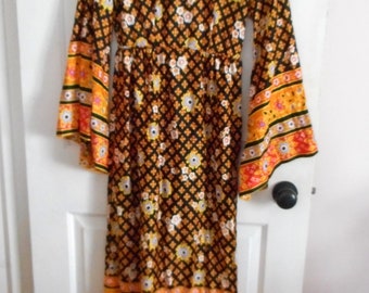 Vintage long women's dress print