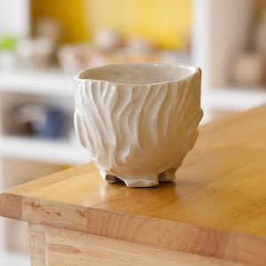 Taza de Matcha orgánica hecha a mano: taza de café con leche de cerámica texturizada, taza de textura orgánica, cerámica escultural, taza de té de cerámica, taza de cerámica rústica, wabi-sabi