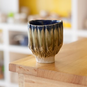 Taza de matcha o café con leche hecha a mano: taza de cerámica con esmaltado por goteo única, taza para bebidas calientes, taza de café artesanal, regalo para amantes del té, artículos para beber hechos a mano