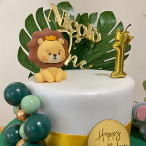 Torta scenografica compleanno foresta – Decorazione fatta a mano con animali 3D e scritte plexiglass – decorative cake non commestibile