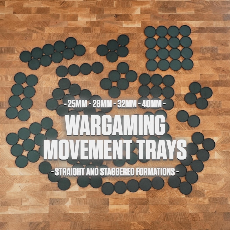 Pode incluir: Bandejas de movimento de wargame verde escuro em v&aacute;rias forma&ccedil;&otilde;es e tamanhos, incluindo 25 mm, 28 mm, 32 mm e 40 mm. O texto na imagem diz "WARGAMING MOVEMENT TRAYS - STRAIGHT AND STAGGERED FORMATIONS".