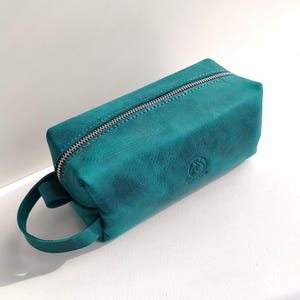 Crazy Horse Leather Dopp Kit: Handcrafted Travel Toiletry Bag