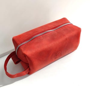 Crazy Horse Leather Dopp Kit: Handcrafted Travel Toiletry Bag