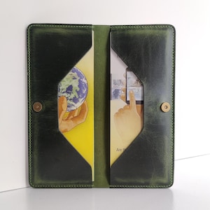 Porta-folhetos de couro