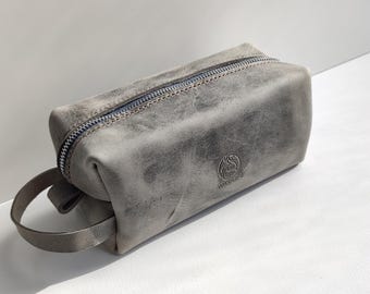 Crazy Horse Leather Dopp Kit: Handcrafted Travel Toiletry Bag