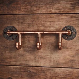 Cabide artesanal para casacos e toalhas, feito com tubos de cobre soldados de 3 e 4 polegadas. Ideal para uso industrial, ideal para portas, banheiros e closets.
