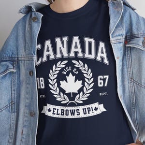 Ellenbogen Hoch Kanada TShirt! Unisex 1867 Champion Style Maple Leaf T-Shirt, Ellbogen hoch, kanadischer Shop, Zollkrieg, Kanadier kaufen