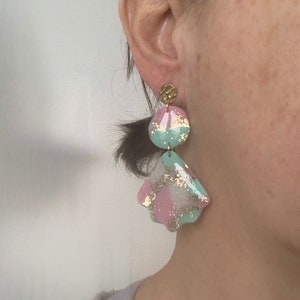 boucles d'oreilles longues marbrées image 5