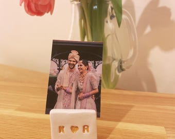 Mini portafotos de arcilla: Expositor para Polaroid e Instax con mensaje personalizado