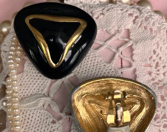 Precioso Vintage atemporal Ciner NY de 1960 negro elegante clásico esmaltado triángulo en forma de clip en tono dorado en pendientes regalo para ella