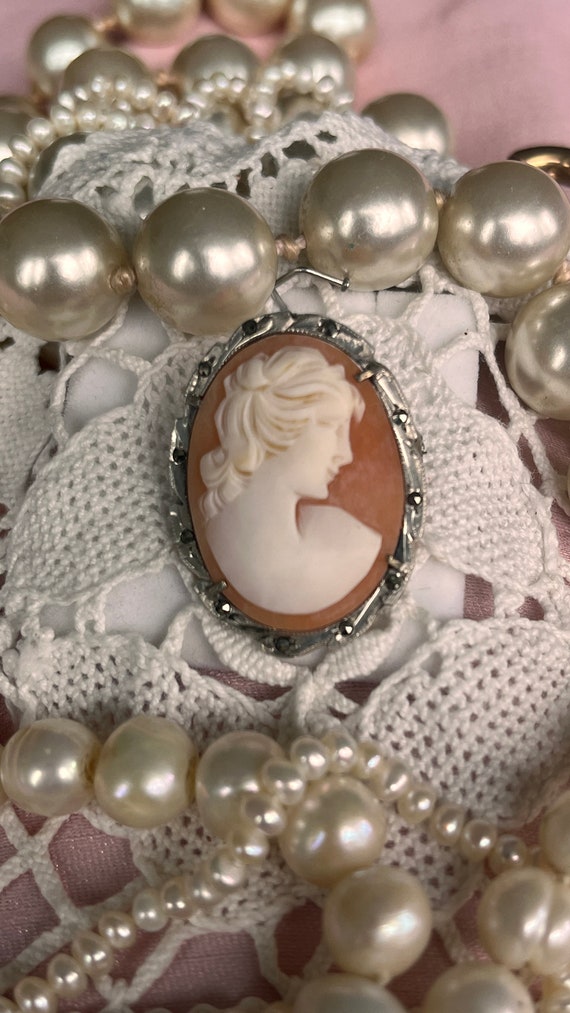 Beautifull  sterling silver shell cameo pendant br