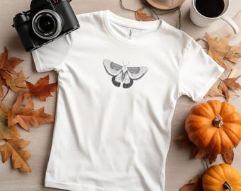 Camiseta unisex con gráfico de polilla, estilo gótico
