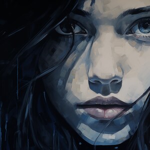 Op de afbeelding: Een close-up portret van een vrouw met donker haar en blauwe ogen. De afbeelding is geschilderd in een donkere, sfeervolle stijl met de nadruk op het gezicht van de vrouw.