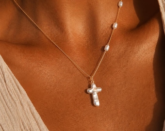 Fijne parelkruisketting | 18-karaats vergulde kruisketting | Sieraden met zoetwaterparels | Minimalistische ketting in kuststijl | Cadeau voor een vrouw