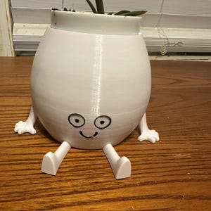 Smiley Face 3D Printed Planter with Feet – Fun Cute White Pot for Succulents, Cactus, or Desk Decor