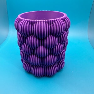 Vibrant Rippled Elegance: 3D-Printed Geometric Flower Pot