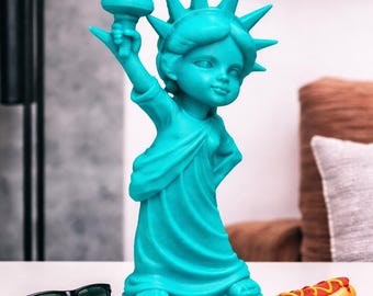 Funny Lifestyle Liberty Statue | Removable Sunglasses & Hotdog | Quirky NYC Desk Decor | 3D Printed Gift