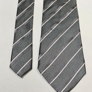 JONES New York SILK Blend Men’s Necktie Classic Gray Black White Stripped