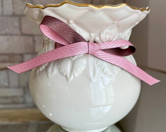 Lenox Tied with Love Vintage Porcelain Cache pot/ Vase Floral motif Gold trimmed