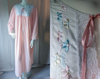 70s vintage | Vanity Fair | nightdress nightgown lingerie | size extra large | floral embroidery & lace | Made in USA