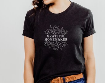 Homemaker T-Shirt for SAHM Christian Wife Shirt Grateful Homemaker Tshirt for Wife Trad Wife Shirt Wildflowers Reformed Wife T-shirt for Mom