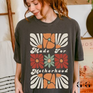 Trendy Motherhood Tee for Mom Christian Mom Shirt Mother&#39;s Day Gift Tshirt for Mama Retro Style Floral T-shirt for Moms Proud Mom Shirt