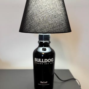 Lampada da tavolo Gin Bulldog con paralume ,gin lamp, lampada bottiglia design, lampada arredo,lampada regalo,vintage,gift idea,upcycling