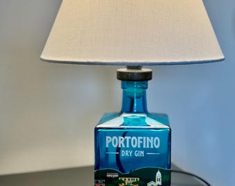Portofino gin bottle lamp con paralume bianco  ,gin lamp, lampada bottiglia design, lampada arredo,lampada da tavolo,gift idea, handmade