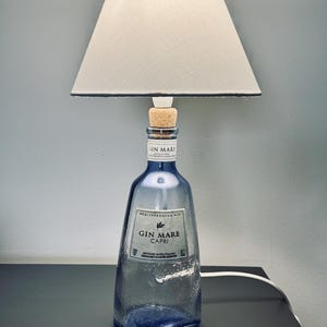 Lampada Gin Mare Capri con paralume ,gin lamp, lampada bottiglia design, lampada arredo,lampada da tavolo,gift idea, handmade,bottle lamp