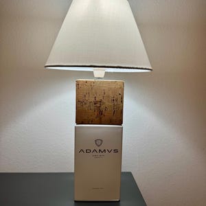 Lampada bottiglia Gin Adamus con paralume ,gin lamp, lampada bottiglia design, lampada arredo,lampada da tavolo,gift idea, handmade
