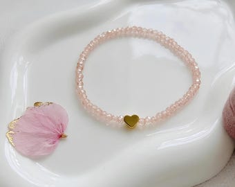 Pulsera minimalista con corazón chapado en oro de 18k / Pulsera delicada de cuentas de vidrio con aspecto de cristal / Regalo de joyería para ella