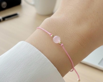 Pulsera minimalista de cuarzo rosa/Delicada banda de macramé/Idea de regalo para ella/Pulsera de la suerte/Pulsera de piedra curativa.