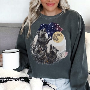 Camisa vintage de tres mapaches, camiseta retro de la luna del mapache, camiseta de los amantes del mapache, camiseta divertida del mapache, camiseta lavada de gran tamaño, mapache