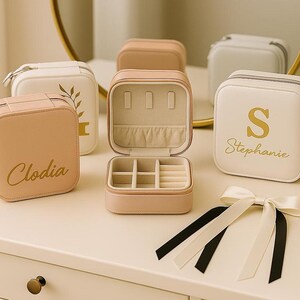 Personalized Travel Jewelry Box, Bridesmaid Gift, Custom Treat Gift Proposal Bridal Wedding Birthday Engagement imagem 2