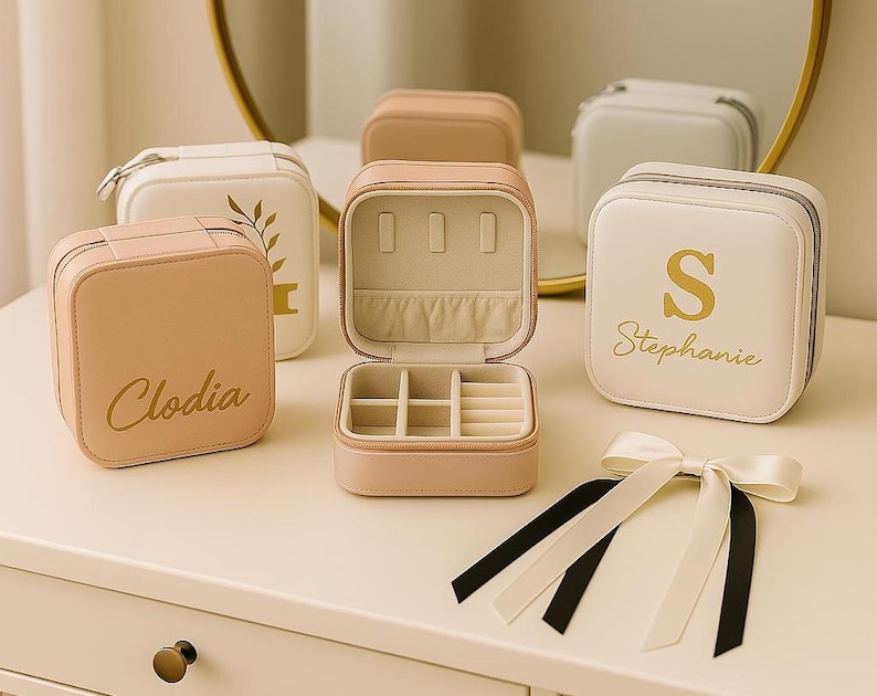 Personalized Travel Jewelry Box, Bridesmaid Gift, Custom Treat Gift Proposal Bridal Wedding Birthday Engagement imagem 2